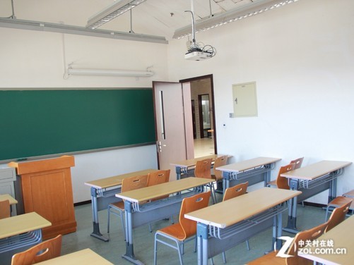 北大教室投影设备解密 科技如何引领高等教育变革